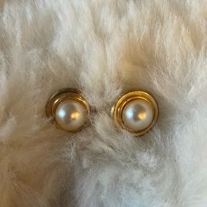 NWT VINTAGE PARK LANE PEARL & GOLD PIERCED EARRINGS